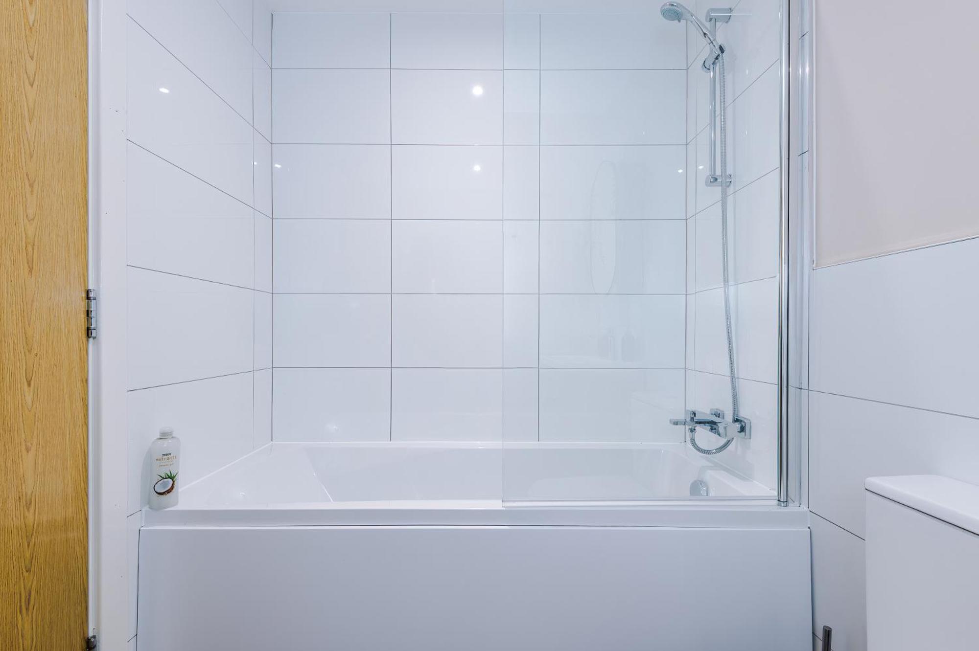 Deluxe New Build 2 Bedroom 2 Bathroom Apartment - Free Secure Parking แมนเชสเตอร์ ภายนอก รูปภาพ